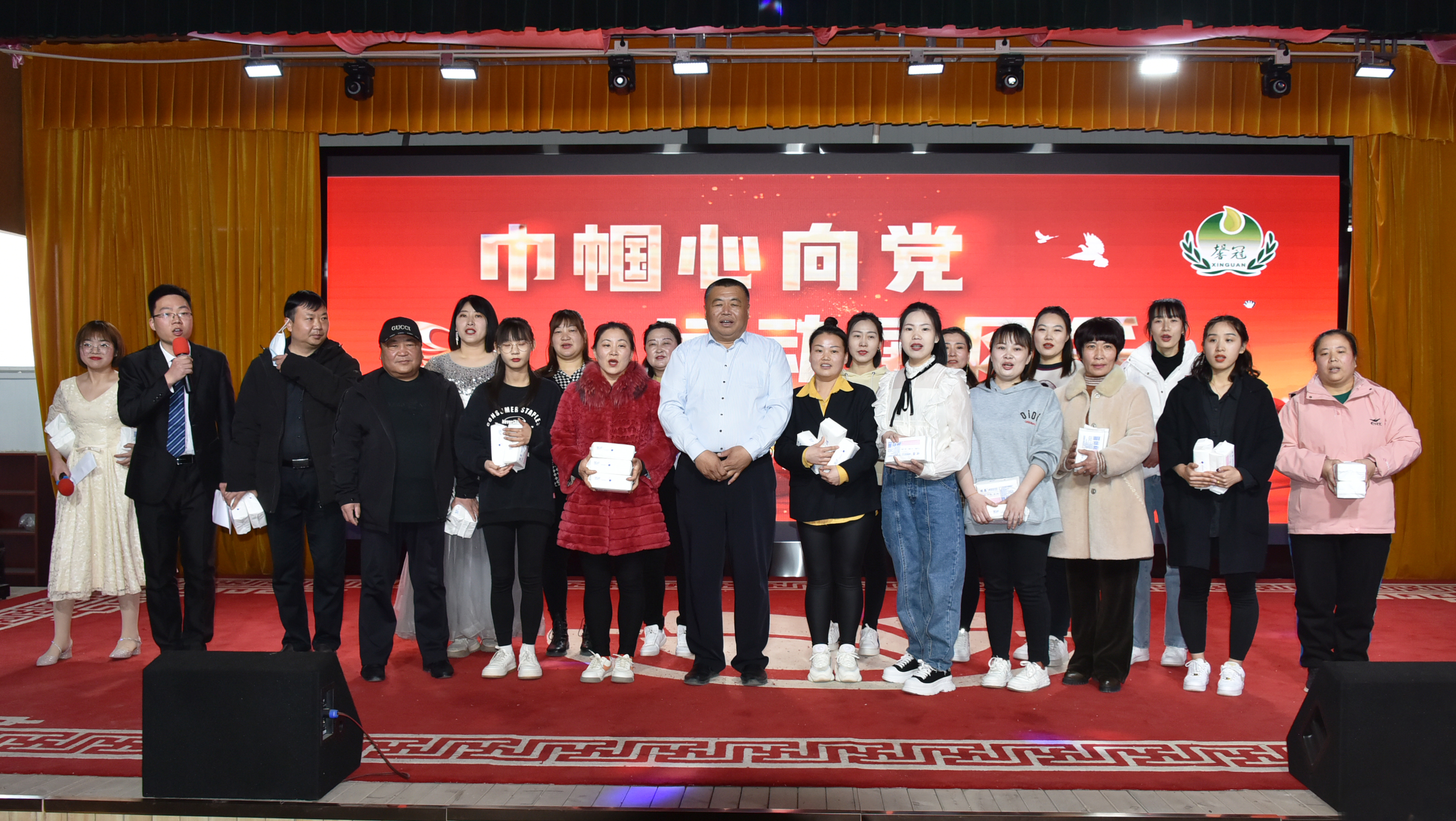巾幗心向黨，運(yùn)動(dòng)展風(fēng)采